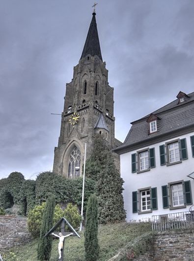 Kirche_St.Suitbert_Rheinbrohl.jpg