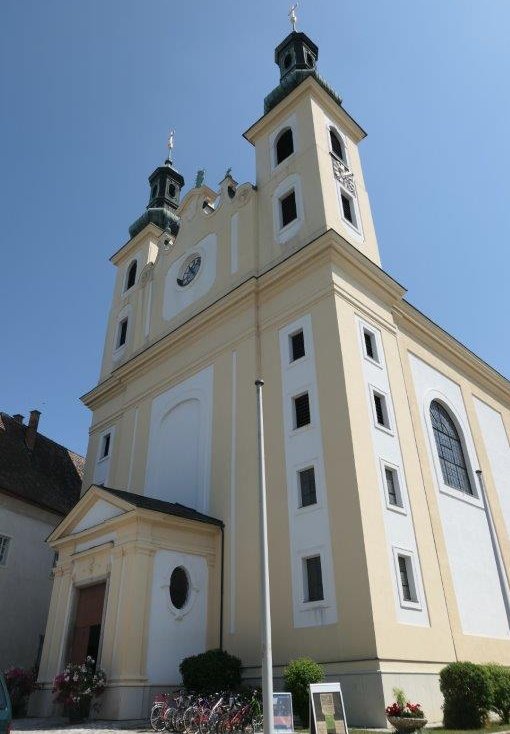 Maria_Lanzendorf_Pfarrkirche.jpg