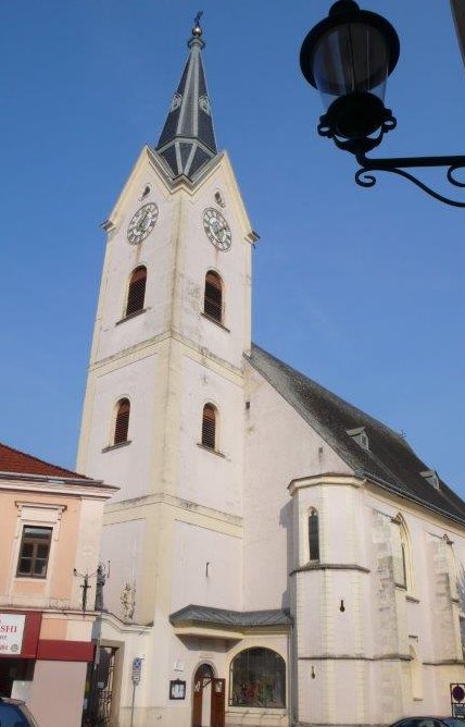 Ybbs_an_der_Donau_Kirche_St._Laurentius.jpg