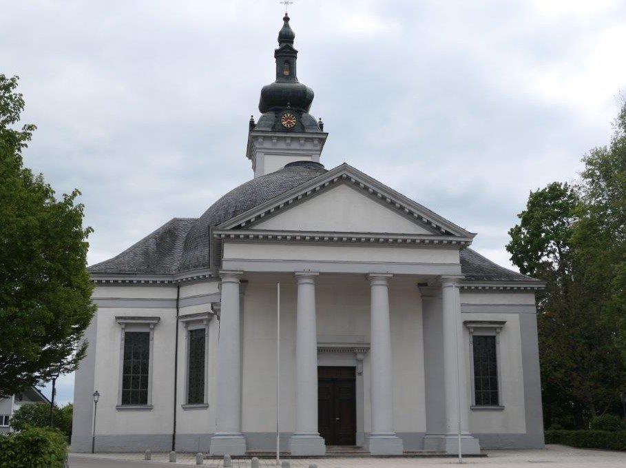 Oberdischingen_Pfarrkirche_zum_Hl._Namen_Jesu.jpg